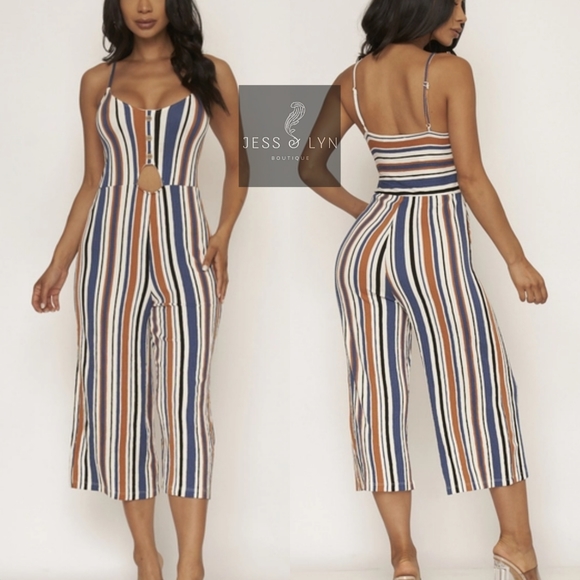 🆕 Striped Jumpsuit w/Keyhole Detail - Picture 5 of 17